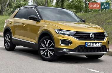 Внедорожник / Кроссовер Volkswagen T-Roc 2019 в 