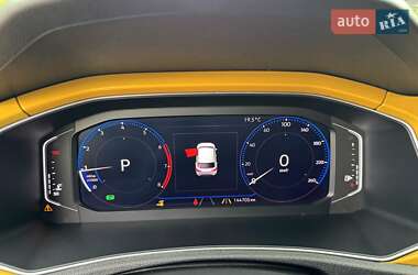 Внедорожник / Кроссовер Volkswagen T-Roc 2019 в 