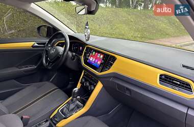 Внедорожник / Кроссовер Volkswagen T-Roc 2019 в 