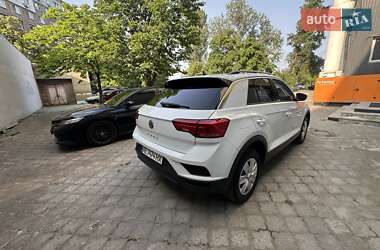Внедорожник / Кроссовер Volkswagen T-Roc 2019 в 