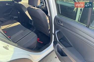 Внедорожник / Кроссовер Volkswagen T-Roc 2019 в 