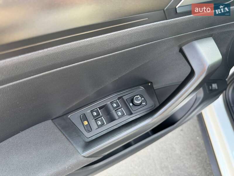 Внедорожник / Кроссовер Volkswagen T-Roc 2019 в Киеве