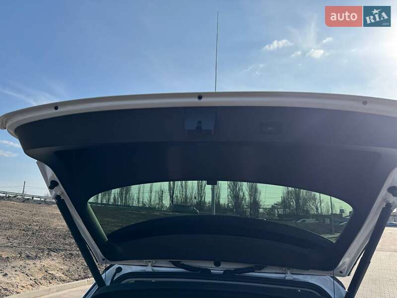 Внедорожник / Кроссовер Volkswagen T-Roc 2019 в Киеве