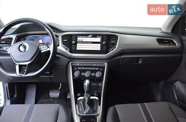 Внедорожник / Кроссовер Volkswagen T-Roc 2021 в 