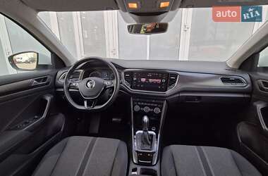 Внедорожник / Кроссовер Volkswagen T-Roc 2019 в 