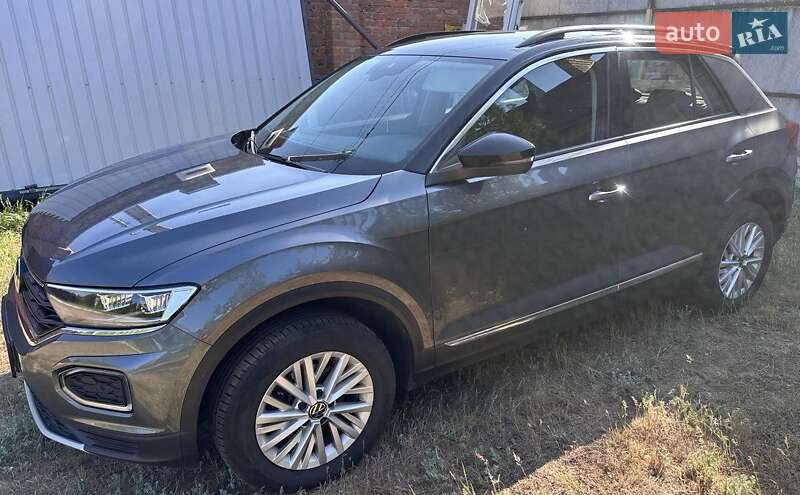 Внедорожник / Кроссовер Volkswagen T-Roc 2021 в Киеве