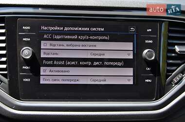 Внедорожник / Кроссовер Volkswagen T-Roc 2019 в 