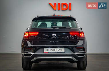 Внедорожник / Кроссовер Volkswagen T-Roc 2021 в 