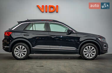 Внедорожник / Кроссовер Volkswagen T-Roc 2021 в 