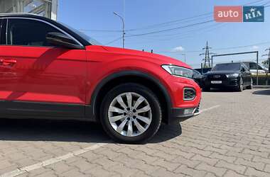 Внедорожник / Кроссовер Volkswagen T-Roc 2019 в 