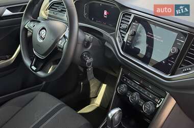 Внедорожник / Кроссовер Volkswagen T-Roc 2019 в 