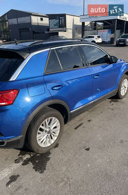 Внедорожник / Кроссовер Volkswagen T-Roc 2020 в 