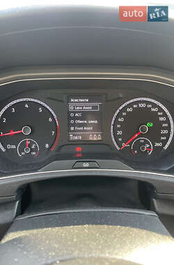 Внедорожник / Кроссовер Volkswagen T-Roc 2020 в 
