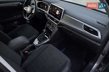 Внедорожник / Кроссовер Volkswagen T-Roc 2022 в 