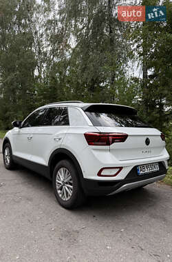 Внедорожник / Кроссовер Volkswagen T-Roc 2023 в 