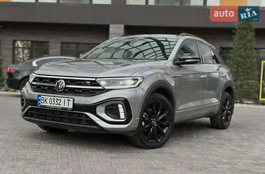 Внедорожник / Кроссовер Volkswagen T-Roc 2023 в 