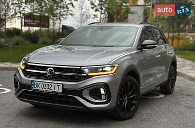 Внедорожник / Кроссовер Volkswagen T-Roc 2023 в 