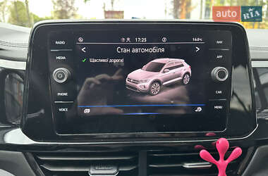 Внедорожник / Кроссовер Volkswagen T-Roc 2023 в 