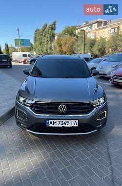Внедорожник / Кроссовер Volkswagen T-Roc 2020 в 