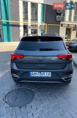 Внедорожник / Кроссовер Volkswagen T-Roc 2020 в 