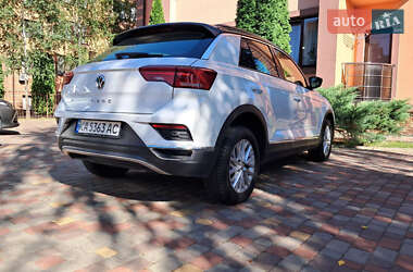 Внедорожник / Кроссовер Volkswagen T-Roc 2019 в 