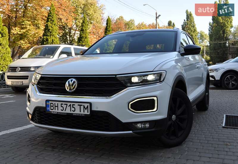 Внедорожник / Кроссовер Volkswagen T-Roc 2019 в 