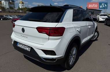 Внедорожник / Кроссовер Volkswagen T-Roc 2019 в 