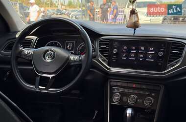 Внедорожник / Кроссовер Volkswagen T-Roc 2019 в 