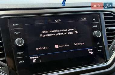 Внедорожник / Кроссовер Volkswagen T-Roc 2019 в 