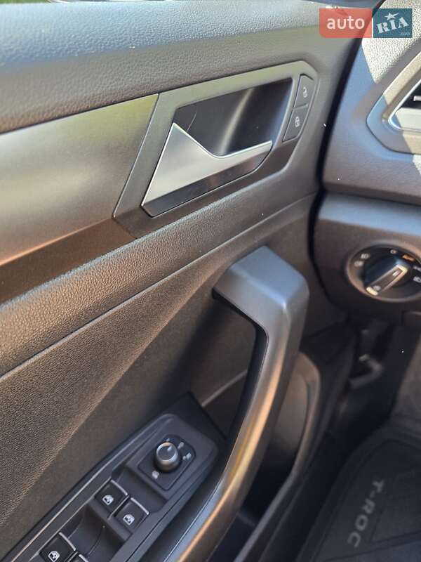 Внедорожник / Кроссовер Volkswagen T-Roc 2019 в Киеве