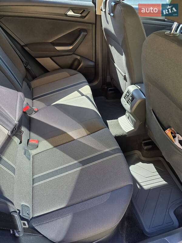 Внедорожник / Кроссовер Volkswagen T-Roc 2019 в Киеве