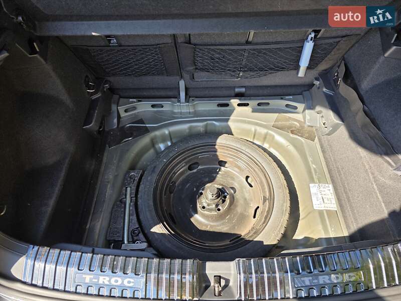 Внедорожник / Кроссовер Volkswagen T-Roc 2019 в Киеве