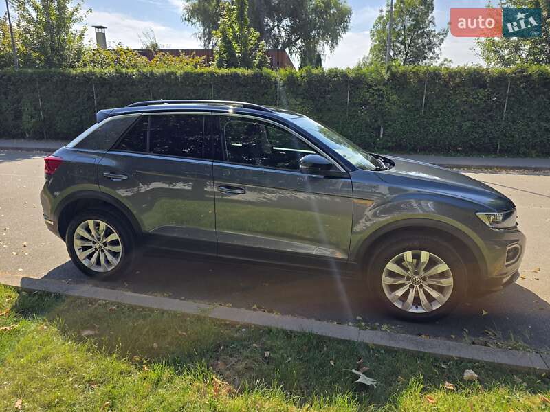 Внедорожник / Кроссовер Volkswagen T-Roc 2019 в Киеве