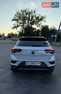 Внедорожник / Кроссовер Volkswagen T-Roc 2021 в 