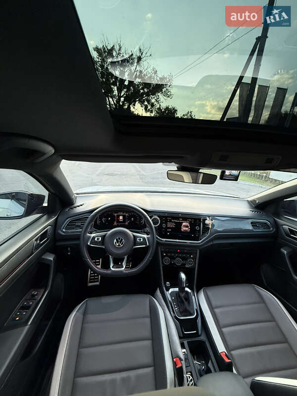 Позашляховик / Кросовер Volkswagen T-Roc 2021 в Києві