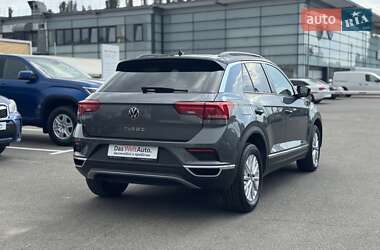 Внедорожник / Кроссовер Volkswagen T-Roc 2020 в 