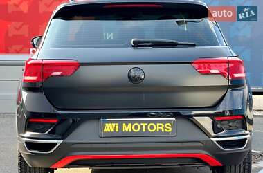 Внедорожник / Кроссовер Volkswagen T-Roc 2021 в 