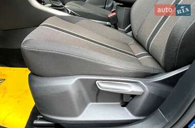 Внедорожник / Кроссовер Volkswagen T-Roc 2021 в 