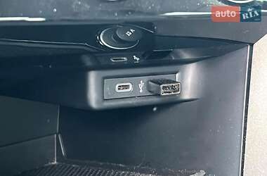 Внедорожник / Кроссовер Volkswagen T-Roc 2021 в 