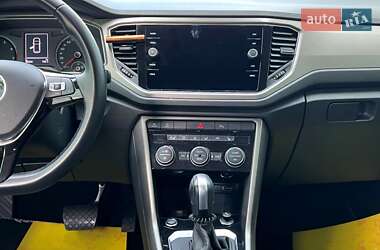 Внедорожник / Кроссовер Volkswagen T-Roc 2021 в 