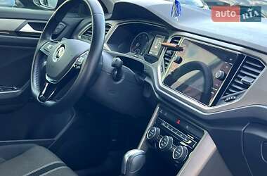 Внедорожник / Кроссовер Volkswagen T-Roc 2021 в 