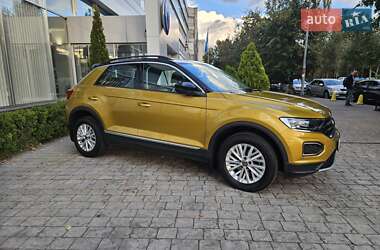 Внедорожник / Кроссовер Volkswagen T-Roc 2020 в 