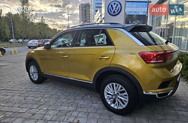 Внедорожник / Кроссовер Volkswagen T-Roc 2020 в 