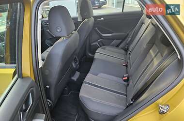 Внедорожник / Кроссовер Volkswagen T-Roc 2020 в 