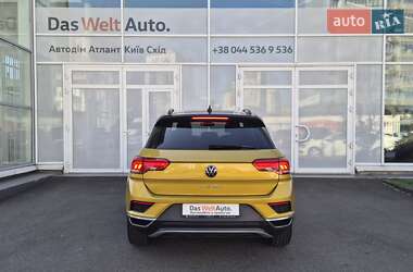 Внедорожник / Кроссовер Volkswagen T-Roc 2021 в 