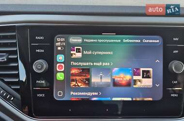 Внедорожник / Кроссовер Volkswagen T-Roc 2021 в 