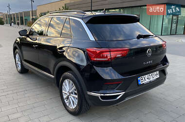 Внедорожник / Кроссовер Volkswagen T-Roc 2021 в 