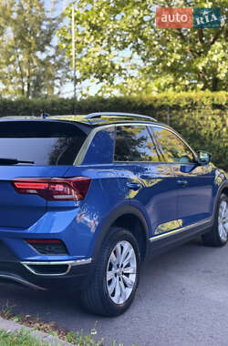 Внедорожник / Кроссовер Volkswagen T-Roc 2019 в 