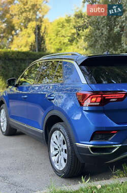 Внедорожник / Кроссовер Volkswagen T-Roc 2019 в 