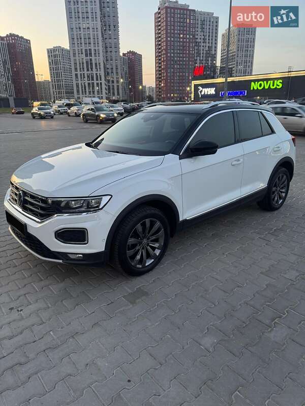 Внедорожник / Кроссовер Volkswagen T-Roc 2021 в Киеве